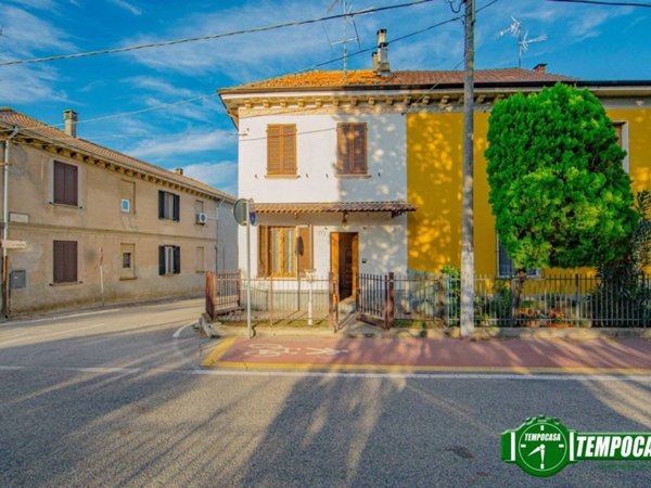 casa indipendente in vendita a Cava Manara in zona Mezzana Corti