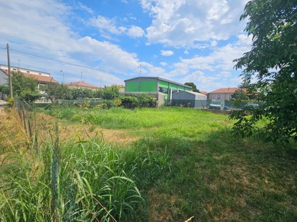terreno agricolo in vendita a Cava Manara in zona Tre Re