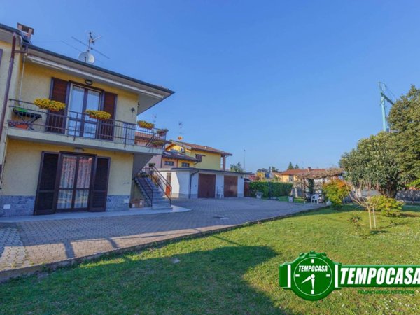 casa indipendente in vendita a Cava Manara in zona Mezzana Corti