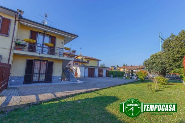 casa indipendente in vendita a Cava Manara in zona Mezzana Corti