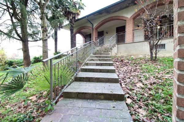 casa indipendente in vendita a Cava Manara in zona Mezzana Corti