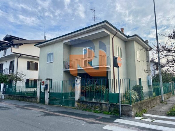 casa indipendente in vendita a Cava Manara