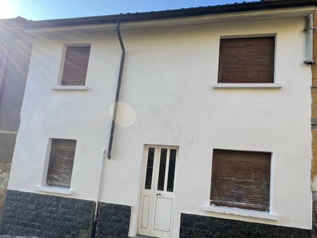 casa indipendente in vendita a Cava Manara