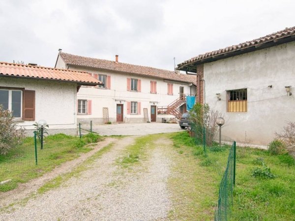 casa indipendente in vendita a Cava Manara in zona Tre Re