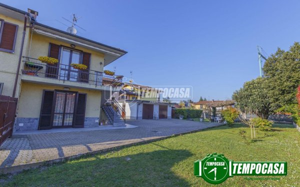 casa indipendente in vendita a Cava Manara in zona Mezzana Corti