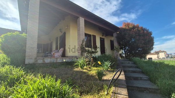 casa indipendente in vendita a Cava Manara