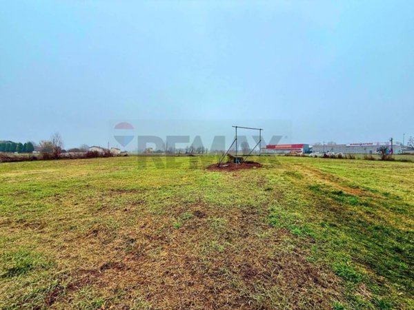 terreno edificabile in vendita a Cava Manara