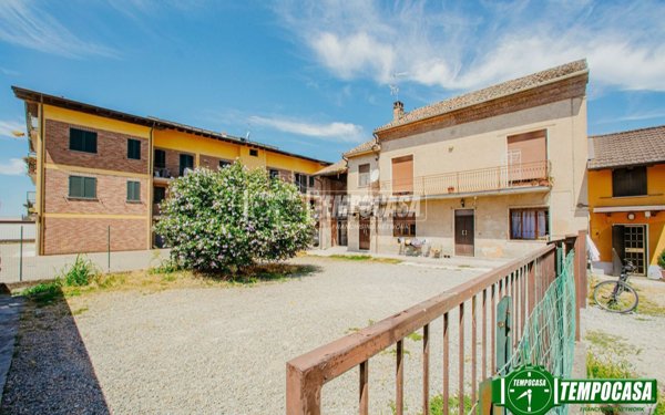 appartamento in vendita a Cava Manara in zona Mezzana Corti