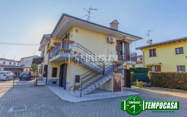 appartamento in vendita a Cava Manara in zona Mezzana Corti