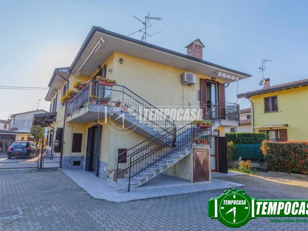 appartamento in vendita a Cava Manara in zona Mezzana Corti