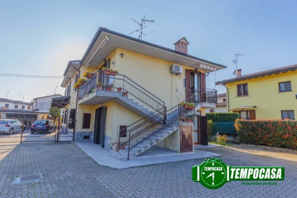 appartamento in vendita a Cava Manara in zona Mezzana Corti