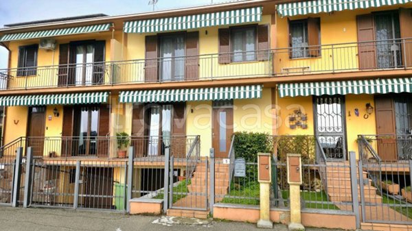 casa indipendente in vendita a Cava Manara in zona Tre Re