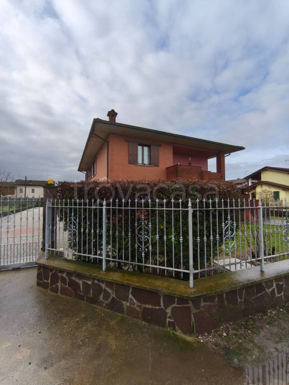 casa indipendente in vendita a Cava Manara