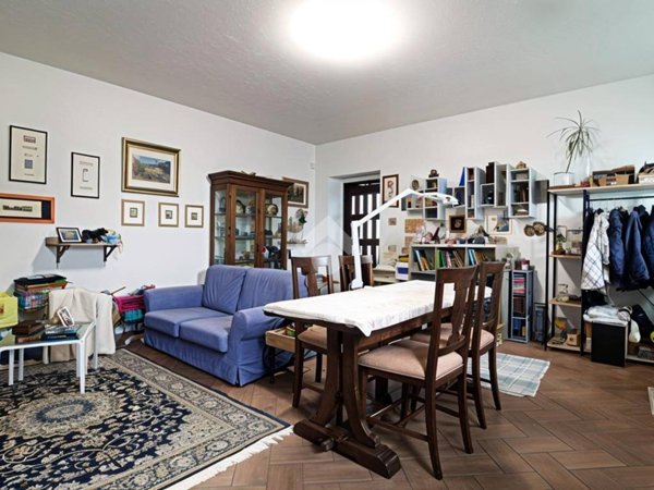 casa indipendente in vendita a Cava Manara in zona Mezzana Corti