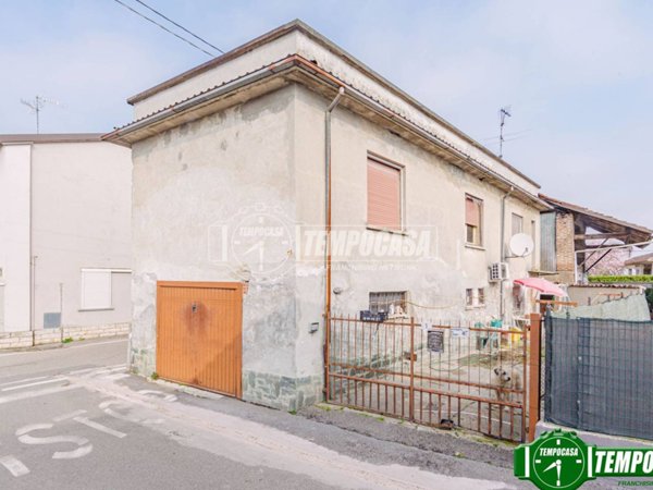 casa indipendente in vendita a Cava Manara in zona Tre Re