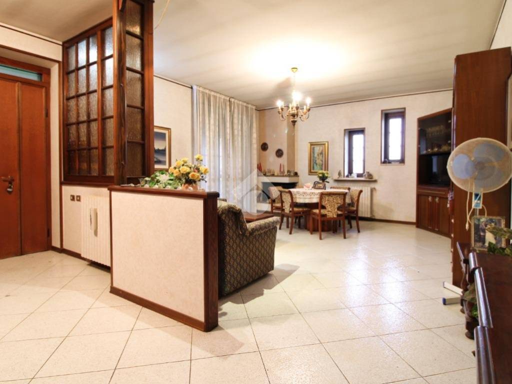 casa indipendente in vendita a Cava Manara in zona Mezzana Corti