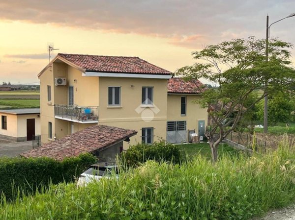 casa indipendente in vendita a Cava Manara in zona Mezzana Corti
