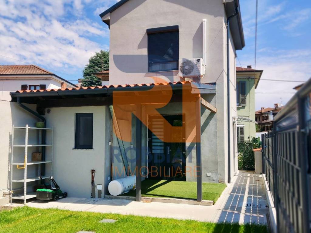 casa indipendente in vendita a Cava Manara
