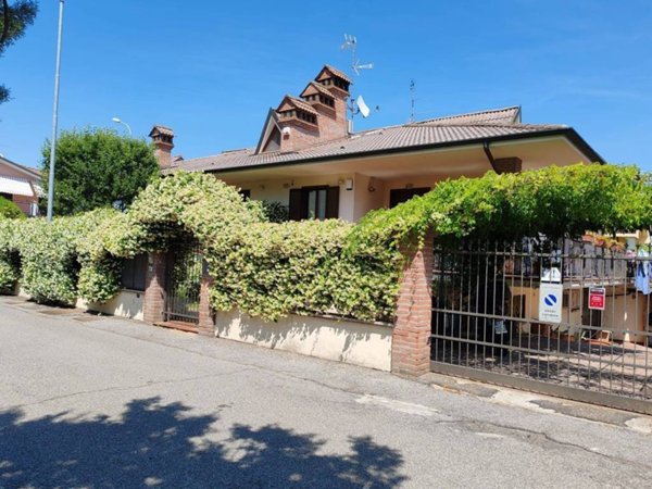 casa indipendente in vendita a Cava Manara