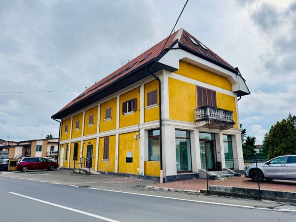 intera palazzina in vendita a Cava Manara in zona Mezzana Corti