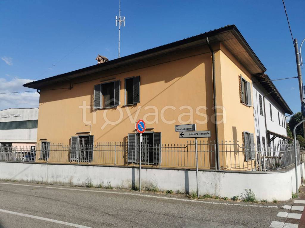 casa indipendente in vendita a Cava Manara in zona Mezzana Corti
