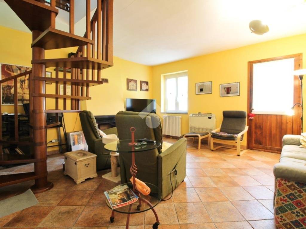 casa indipendente in vendita a Cava Manara in zona Mezzana Corti