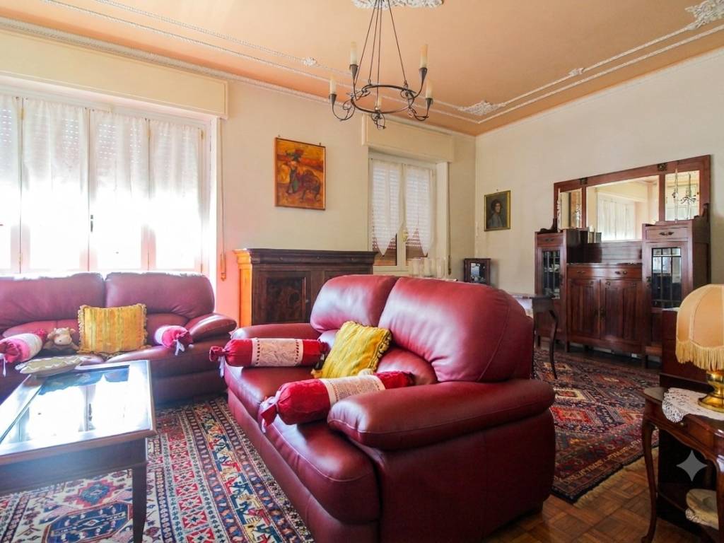 casa indipendente in vendita a Cava Manara in zona Mezzana Corti