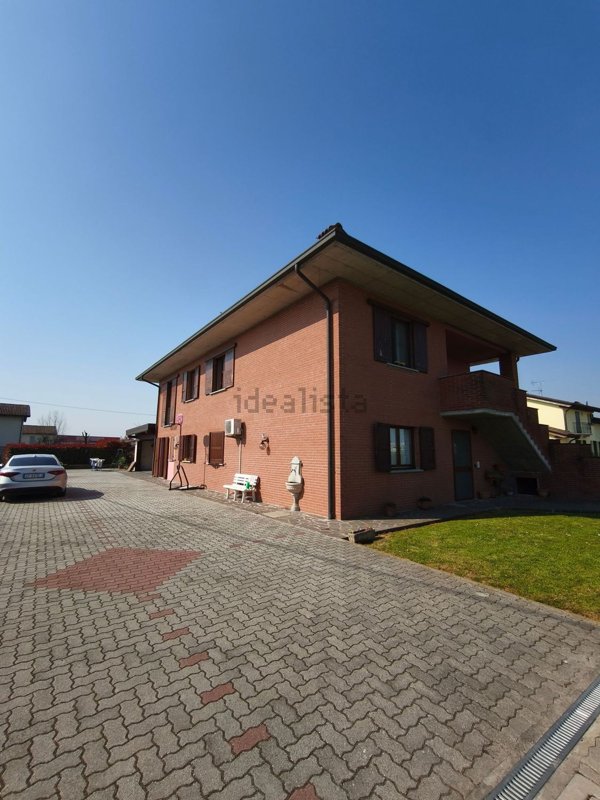 casa indipendente in vendita a Cava Manara