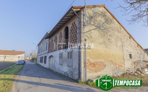 casa indipendente in vendita a Cava Manara in zona Mezzana Corti