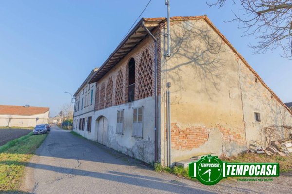 casa indipendente in vendita a Cava Manara in zona Tre Re