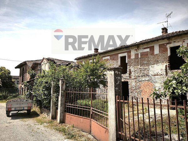 casa indipendente in vendita a Cava Manara in zona Mezzana Corti