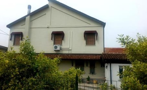 casa indipendente in vendita a Cava Manara in zona Tre Re