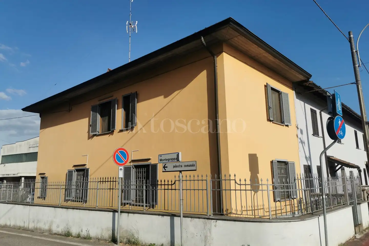 casa indipendente in vendita a Cava Manara in zona Mezzana Corti