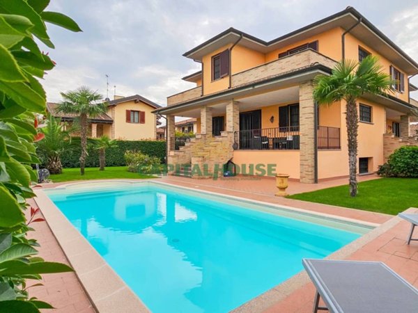 casa indipendente in vendita a Ceranova