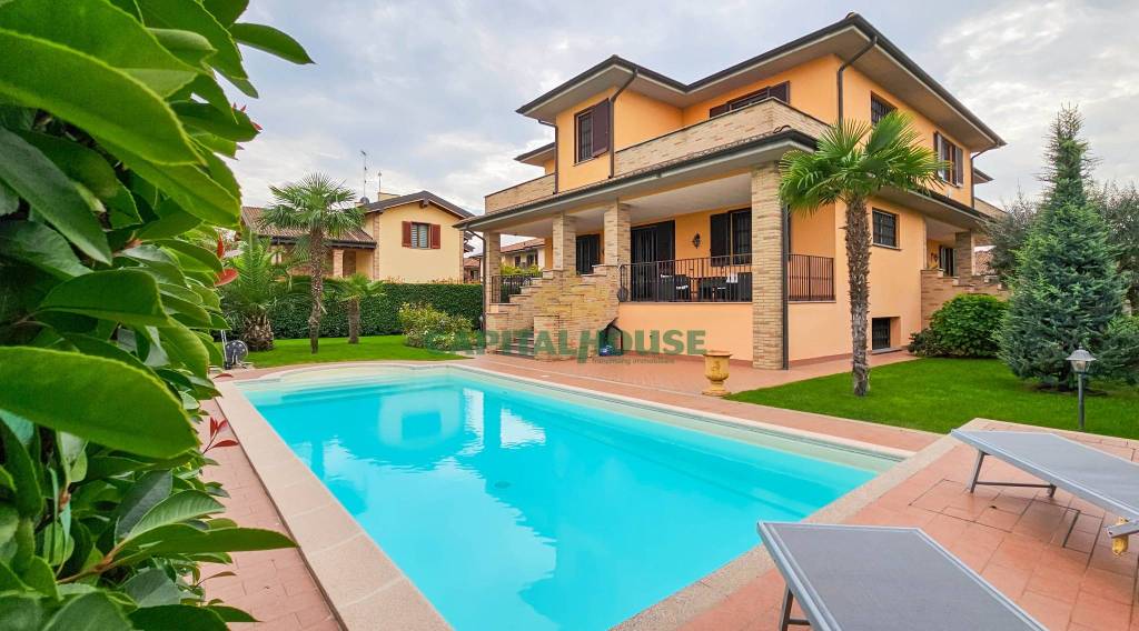 casa indipendente in vendita a Ceranova