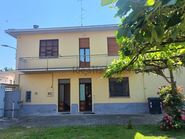 casa indipendente in vendita a Cergnago