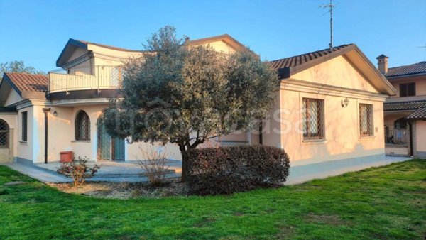 casa indipendente in vendita a Certosa di Pavia