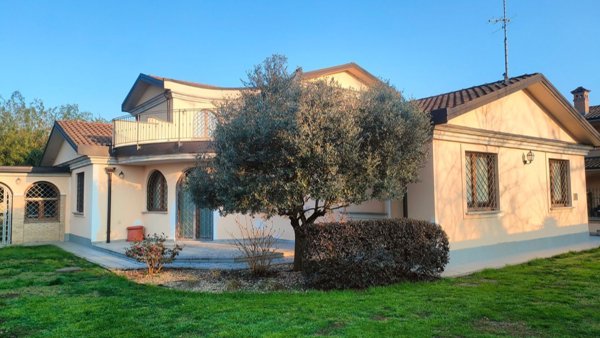 casa indipendente in vendita a Certosa di Pavia