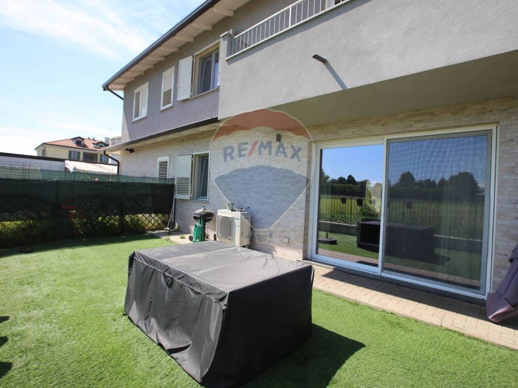 casa indipendente in vendita a Certosa di Pavia