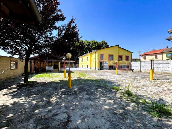 negozio in vendita a Certosa di Pavia