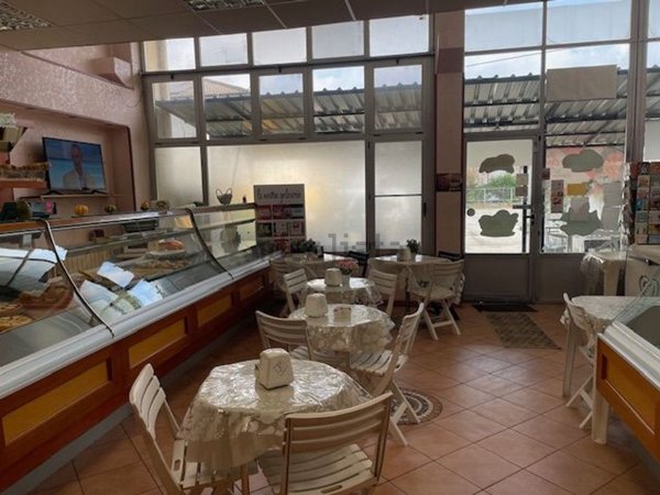 negozio in vendita a Certosa di Pavia