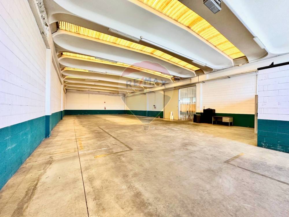 locale di sgombero in vendita a Certosa di Pavia