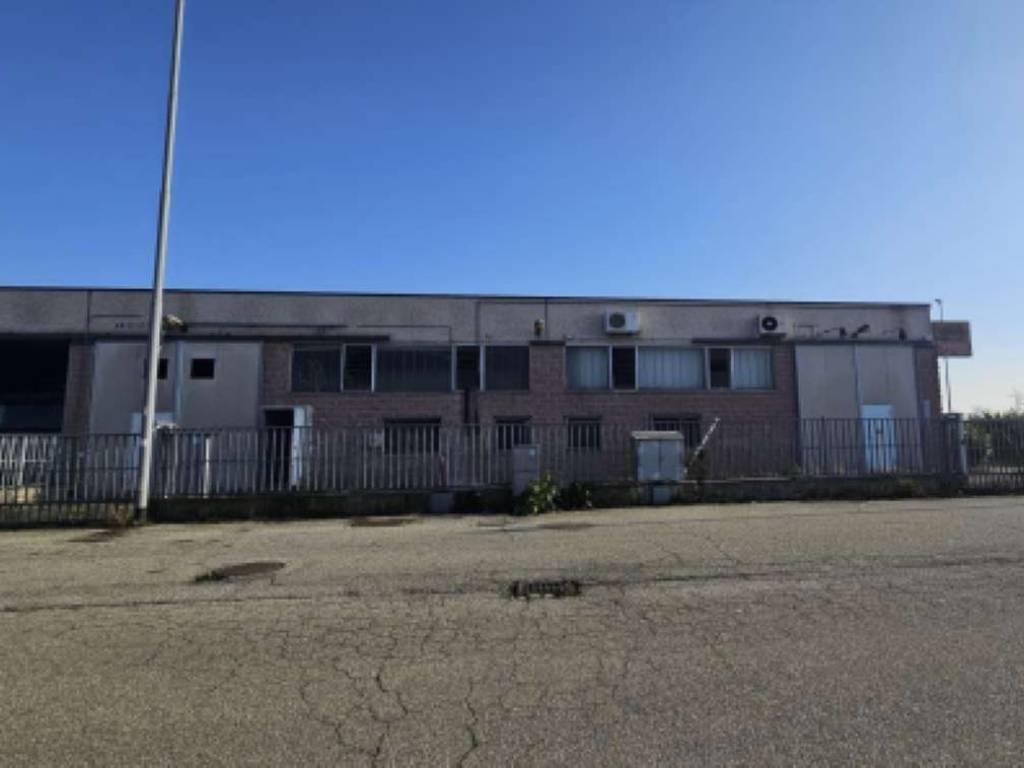 locale commerciale in vendita a Certosa di Pavia