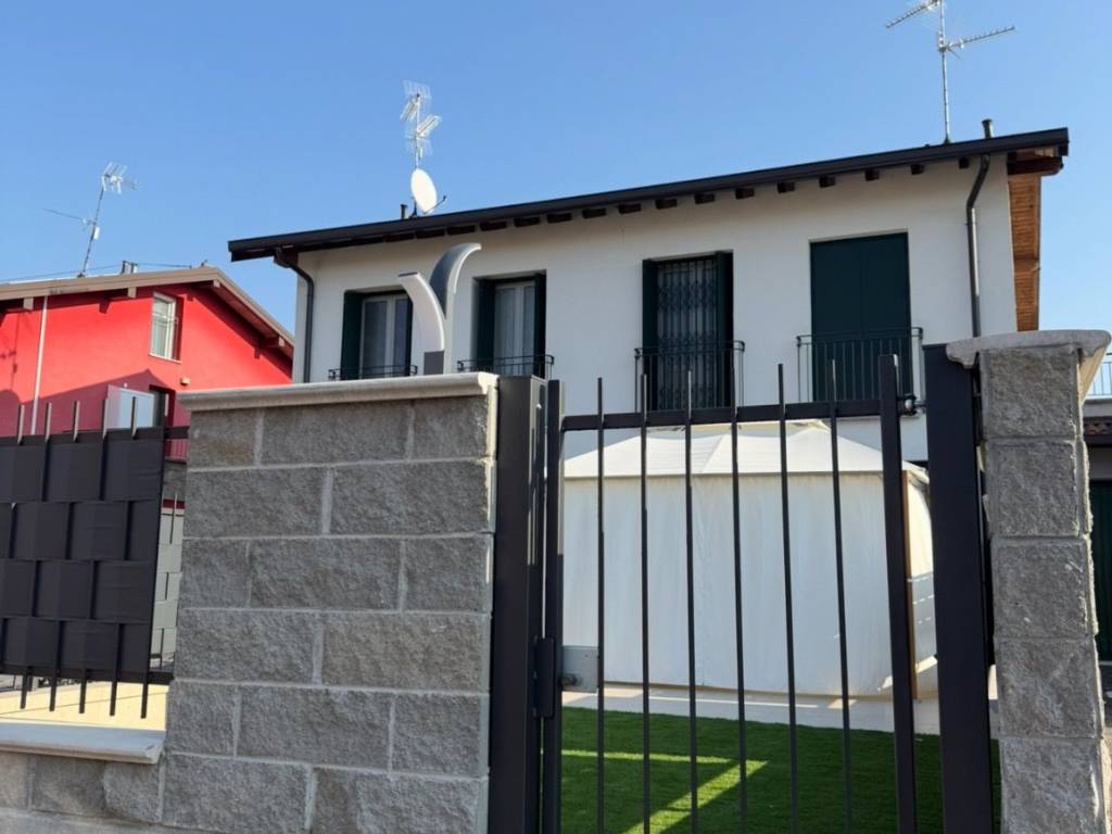 casa indipendente in vendita a Certosa di Pavia