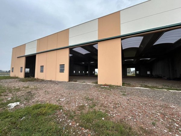 locale commerciale in vendita a Certosa di Pavia