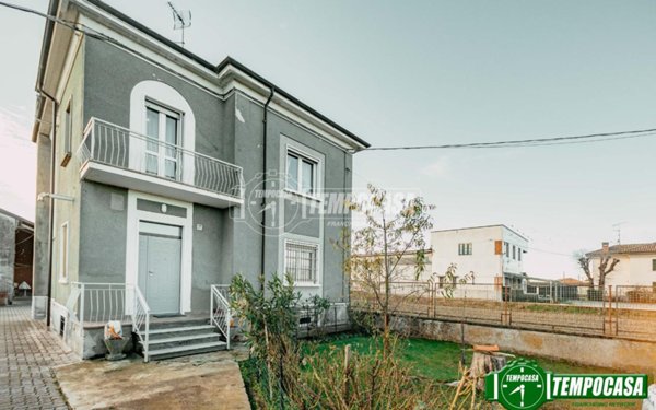 casa indipendente in vendita a Cervesina