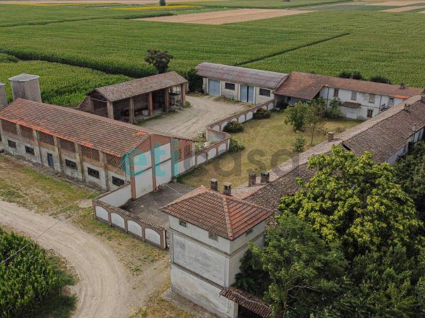 casa indipendente in vendita a Cervesina