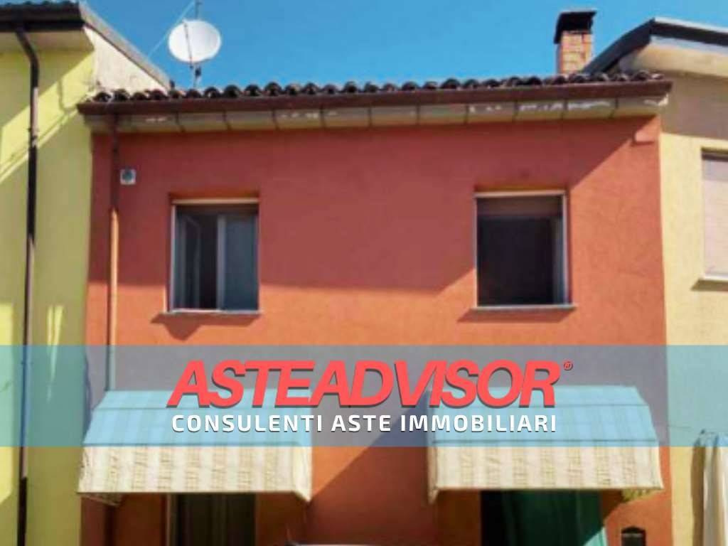 casa indipendente in vendita a Cervesina