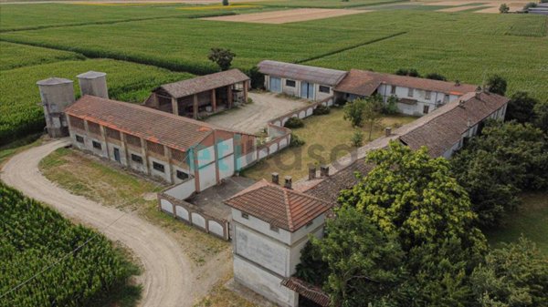 casa indipendente in vendita a Cervesina