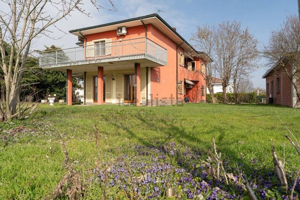 casa indipendente in vendita a Cervesina